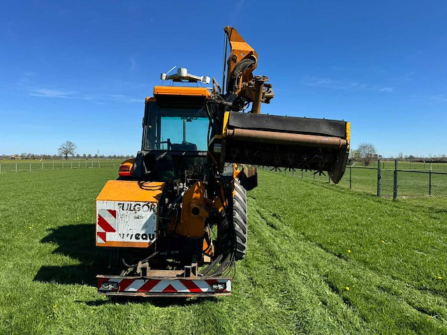 Renault 904 tweewielaangedreven landbouwtractor met klepel maaier - afbeelding 16 van  21