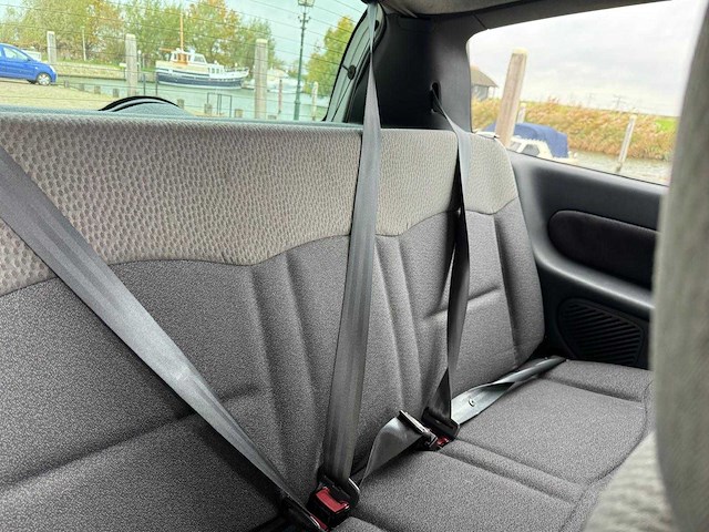 Renault clio 1.2-16v auth.airco 92-nv-gl - afbeelding 3 van  16