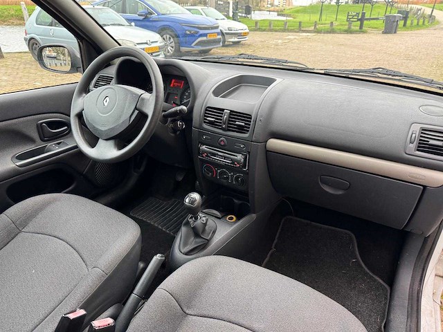 Renault clio 1.2-16v auth.airco 92-nv-gl - afbeelding 8 van  16