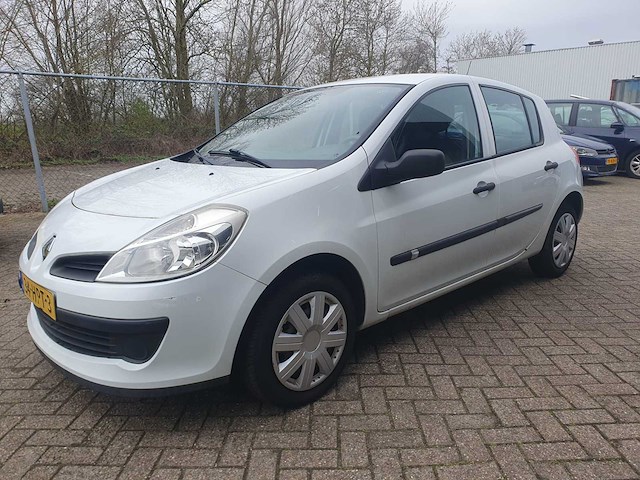 Renault clio 1.2-16v authentique, 34-hpt-3 - afbeelding 1 van  8