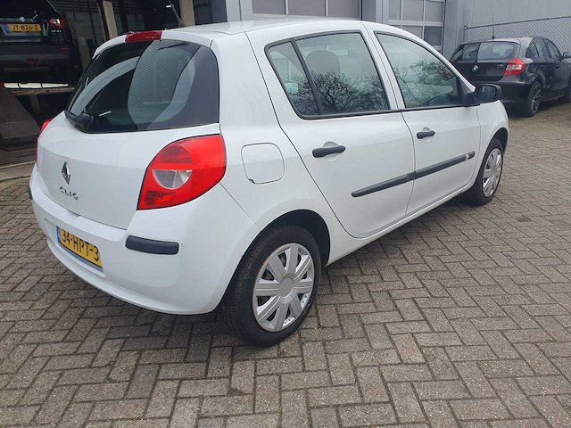 Renault clio 1.2-16v authentique, 34-hpt-3 - afbeelding 2 van  8