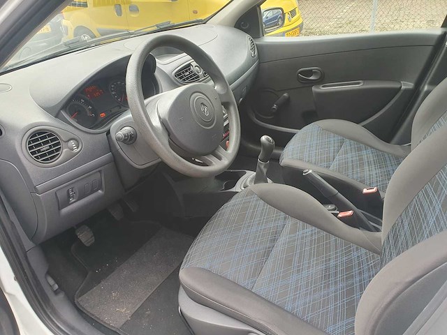 Renault clio 1.2-16v authentique, 34-hpt-3 - afbeelding 5 van  8