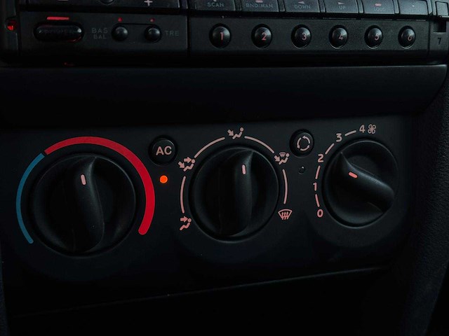 Renault clio 1.2-16v dynamique 2002 | 92-lj-zg - afbeelding 9 van  24