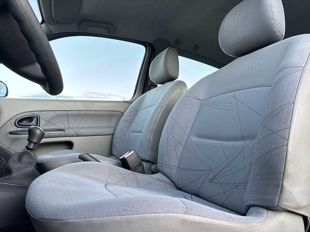 Renault clio 1.2-16v dynamique 2002 | 92-lj-zg - afbeelding 21 van  24