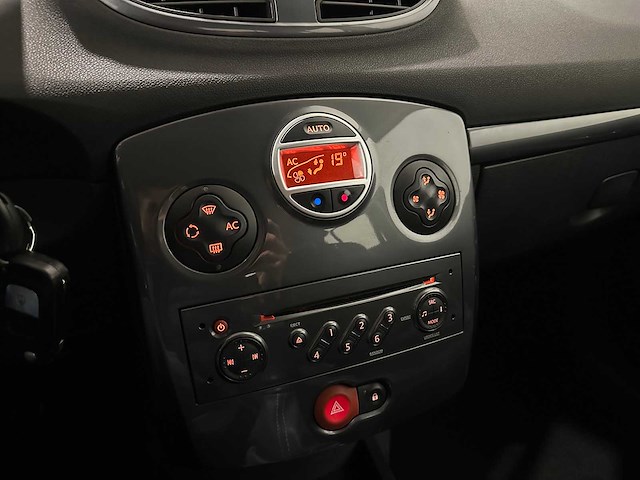 Renault clio 1.2 tce dynamique s 20-hkr-1 - afbeelding 9 van  22