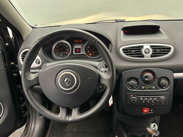 Renault clio 1.4-16v dynamique luxe 2005 | 21-rz-xx - afbeelding 18 van  40