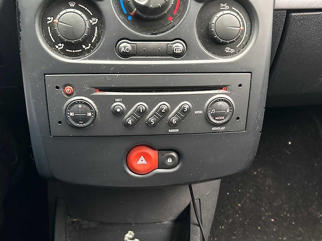 Renault clio 1.4-16v dynamique luxe 2005 | 21-rz-xx - afbeelding 27 van  40