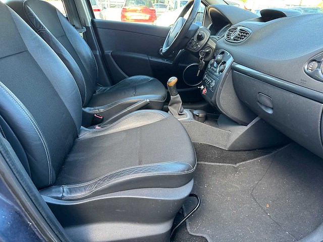 Renault clio 1.4-16v exception cool 70-ts-zv - afbeelding 11 van  13
