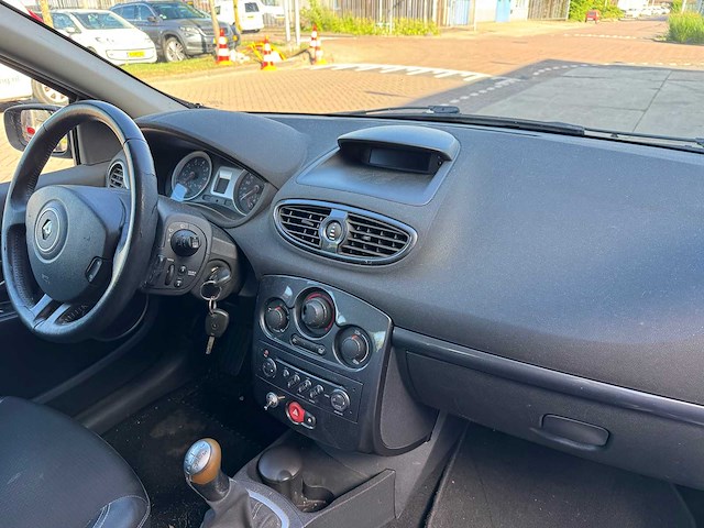 Renault clio 1.4-16v exception cool 70-ts-zv - afbeelding 12 van  13