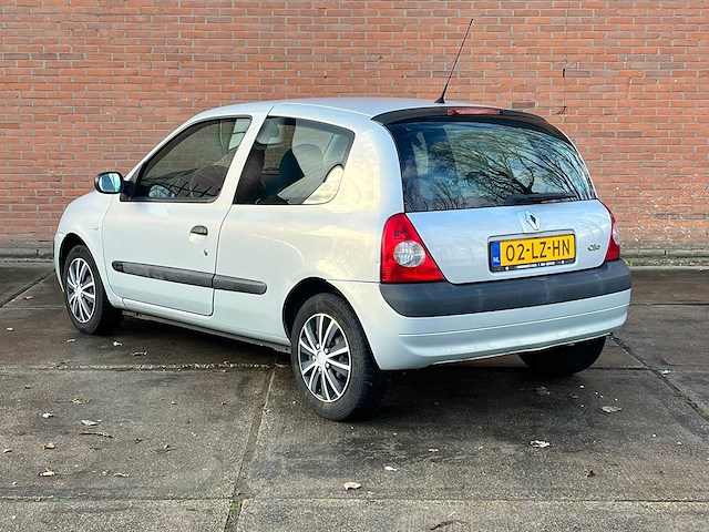 Renault clio 1.4-16v expression, automaat, 02-lz-hn - afbeelding 17 van  22
