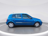 Renault clio 1.4-16v privilège 2003 | 38-lk-hv - afbeelding 4 van  17