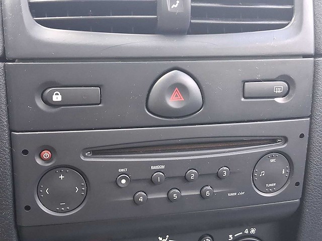 Renault clio 1.4-16v privilège 2003 | 38-lk-hv - afbeelding 7 van  17