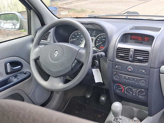 Renault clio 1.4-16v privilège 2003 | 38-lk-hv - afbeelding 18 van  26