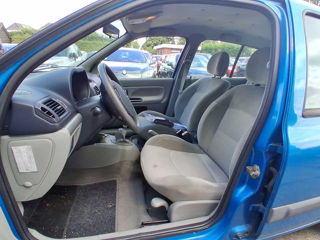 Renault clio 1.4-16v privilège 2003 | 38-lk-hv - afbeelding 21 van  26