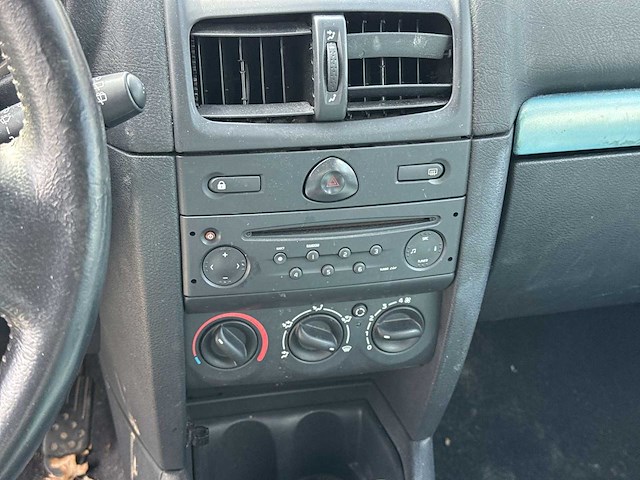 Renault clio 1.4-16v privilège 2003 | 43-lh-xk - afbeelding 12 van  13