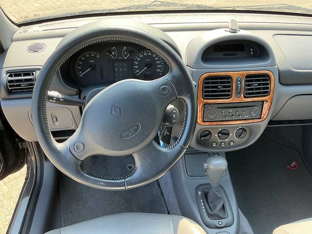 Renault clio 1.4-16v rxe 35-gr-tp - afbeelding 2 van  10