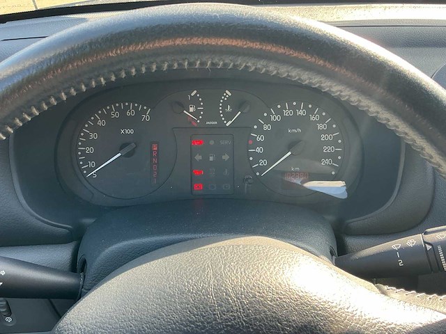 Renault clio 1.4-16v rxe 35-gr-tp - afbeelding 3 van  10