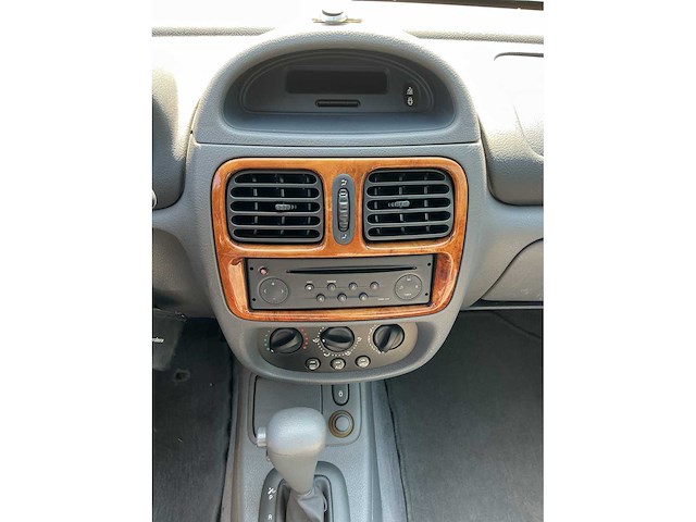 Renault clio 1.4-16v rxe 35-gr-tp - afbeelding 5 van  10