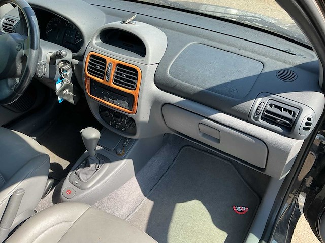 Renault clio 1.4-16v rxe 35-gr-tp - afbeelding 10 van  23