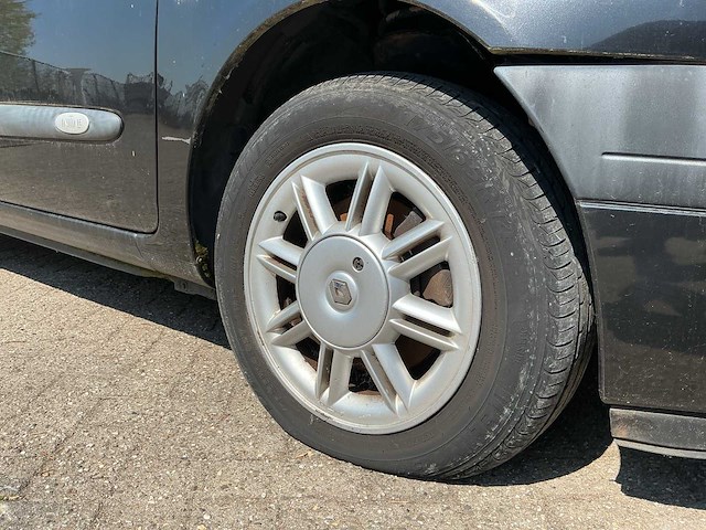 Renault clio 1.4-16v rxe 35-gr-tp - afbeelding 12 van  23