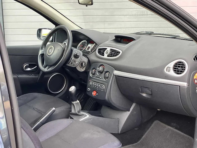 Renault clio 1.6-16v dynam.luxe, 21-sj-rl - afbeelding 9 van  11