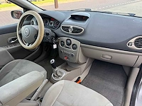 Renault clio 1.6-16v privilège, 51-tf-pz - afbeelding 2 van  18