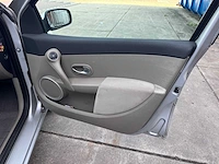 Renault clio 1.6-16v privilège, 51-tf-pz - afbeelding 3 van  18