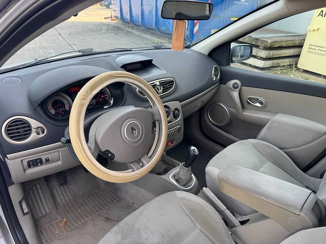 Renault clio 1.6-16v privilège, 51-tf-pz - afbeelding 7 van  18