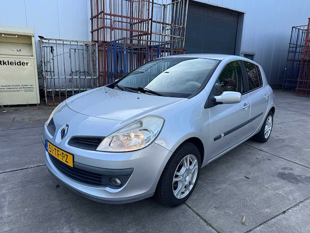 Renault clio 1.6-16v privilège, 51-tf-pz - afbeelding 12 van  18