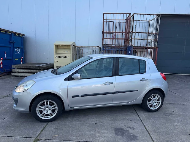 Renault clio 1.6-16v privilège, 51-tf-pz - afbeelding 13 van  18