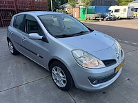 Renault clio 1.6-16v privilège, 51-tf-pz - afbeelding 16 van  18