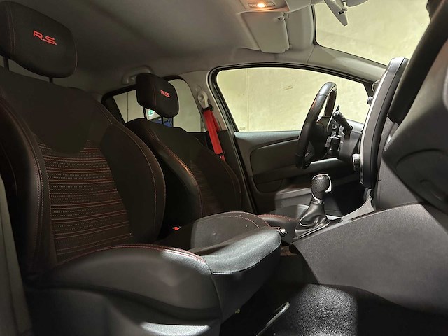 Renault clio 1.6 r.s. trophy 220pk 2016, k-787-pd - afbeelding 39 van  46