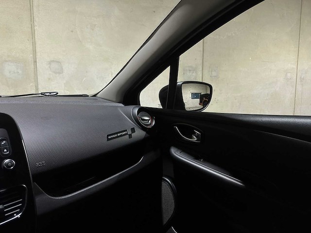 Renault clio 1.6 r.s. trophy 220pk 2016, k-787-pd - afbeelding 27 van  46