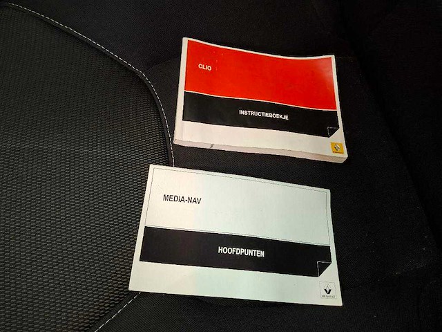 Renault clio estate 0.9 tce night&day; gt-788-b - afbeelding 9 van  17