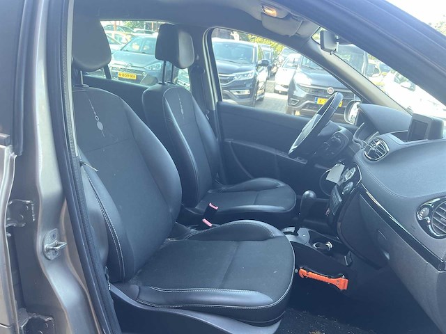 Renault clio estate 1.6-16v night & day 2012 | 22-szr-3 - afbeelding 20 van  28