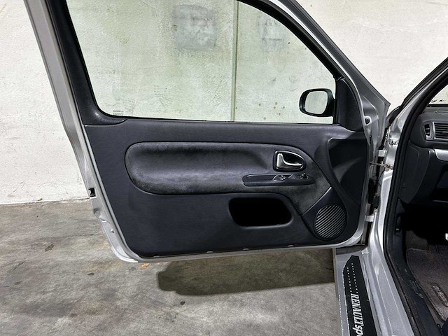 Renault clio v6 3.0 sport rs phase 2 (nr 149) 255pk 2004 youngtimer - afbeelding 6 van  7