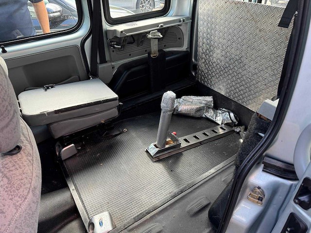 Renault kangoo 1.6-16v privilège invalide 49-np-sf - afbeelding 18 van  31