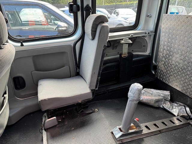 Renault kangoo 1.6-16v privilège invalide 49-np-sf - afbeelding 6 van  31