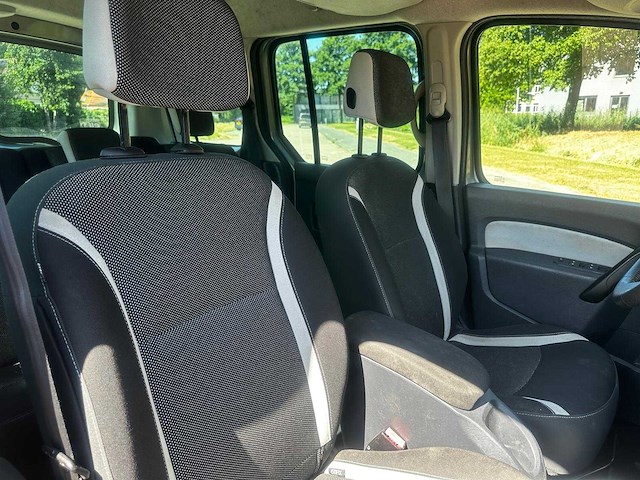 Renault kangoo family 1.6-16v privilège * 81-szb-8 - afbeelding 16 van  19