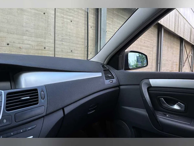Renault laguna 2.0 16v t dynamique 170pk 2007 (origineel-nl), 75-xv-rg - afbeelding 28 van  51