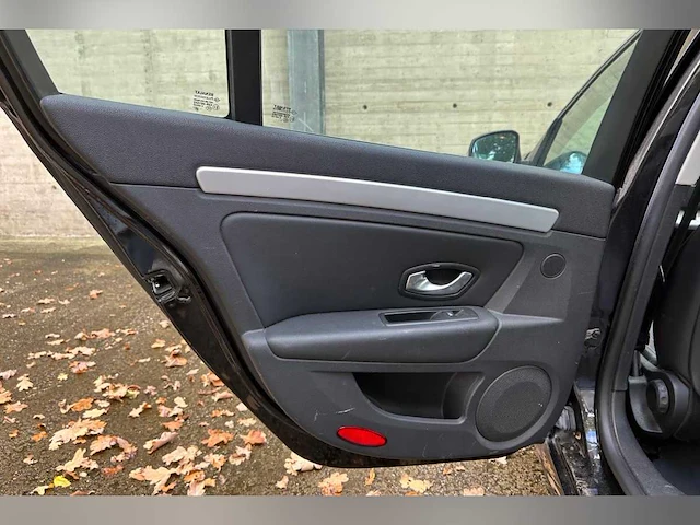 Renault laguna 2.0 16v t dynamique 170pk 2007 (origineel-nl), 75-xv-rg - afbeelding 30 van  51
