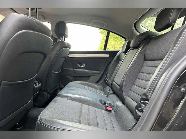 Renault laguna 2.0 16v t dynamique 170pk 2007 (origineel-nl), 75-xv-rg - afbeelding 31 van  51
