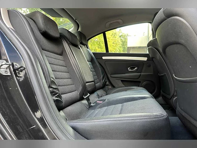 Renault laguna 2.0 16v t dynamique 170pk 2007 (origineel-nl), 75-xv-rg - afbeelding 33 van  51