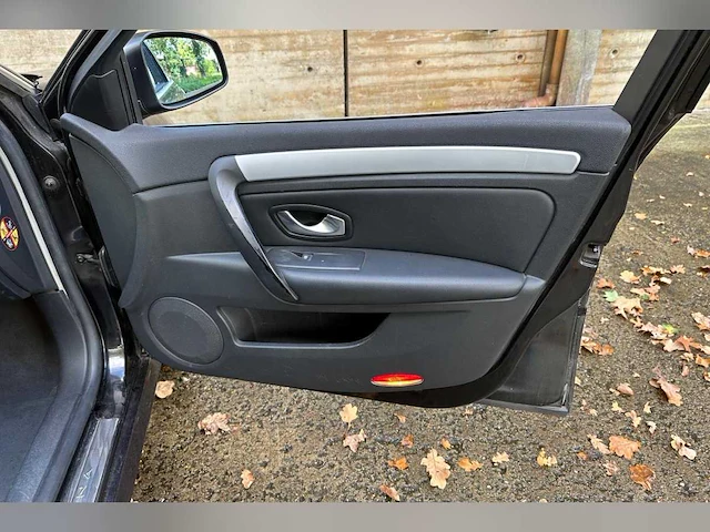 Renault laguna 2.0 16v t dynamique 170pk 2007 (origineel-nl), 75-xv-rg - afbeelding 34 van  51