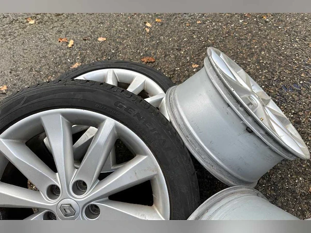 Renault laguna 2.0 16v t dynamique 170pk 2007 (origineel-nl), 75-xv-rg - afbeelding 41 van  51