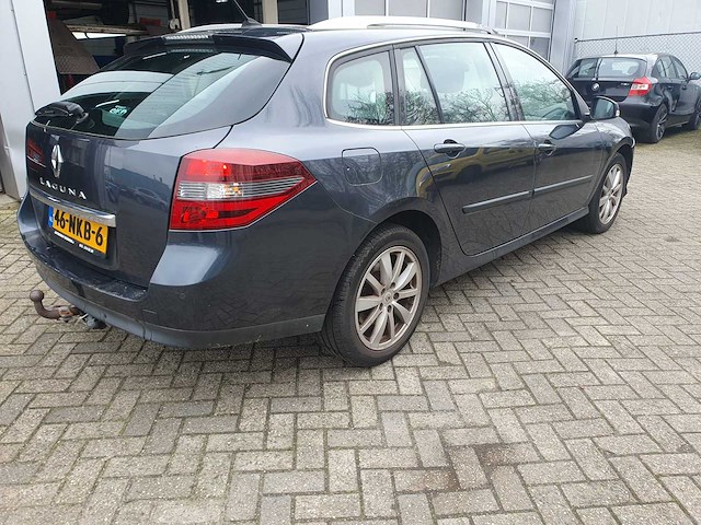 Renault laguna estate - 2.0 16v celsium, 46-nkb-6 - afbeelding 2 van  9
