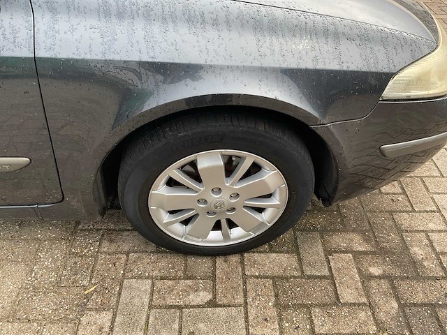 Renault laguna grand tour -automaat- 89-rd-gs - afbeelding 2 van  25