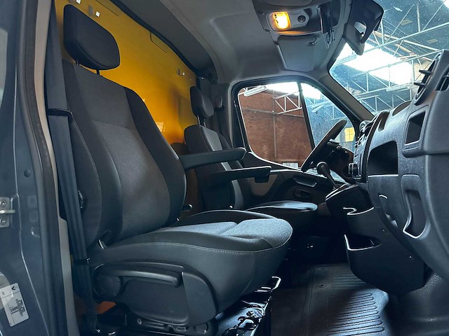 Renault master t35 2.3 dci l3h2 energy 168pk 2017 (origineel-nl), v-751-kg - afbeelding 31 van  36