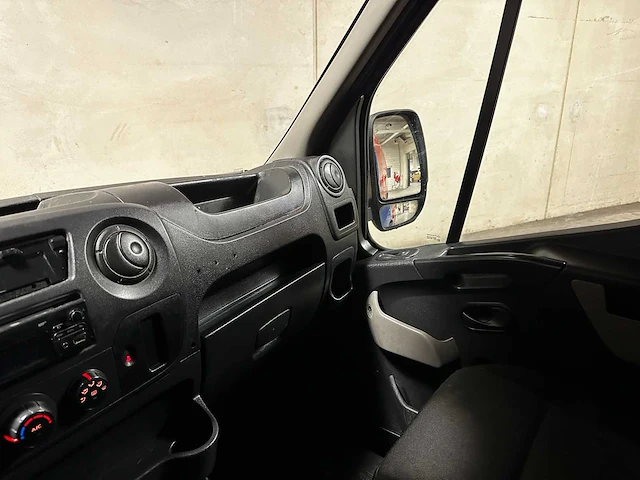 Renault master t35 2.3 dci l4h2 el energy 145pk 2018 (origineel-nl) 3-persoons, v-315-kf - afbeelding 11 van  33