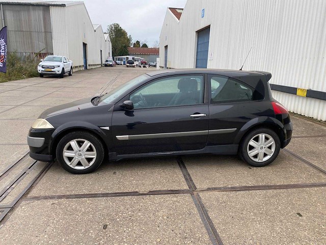 Renault mégane 1.6-16v sport dynam.luxe 91-nd-gf - afbeelding 2 van  17